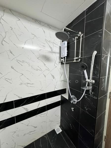 Condominium for Rent at QuayWest Residence - Nicole Koh - Bathroom - PropertyGuru.com.my