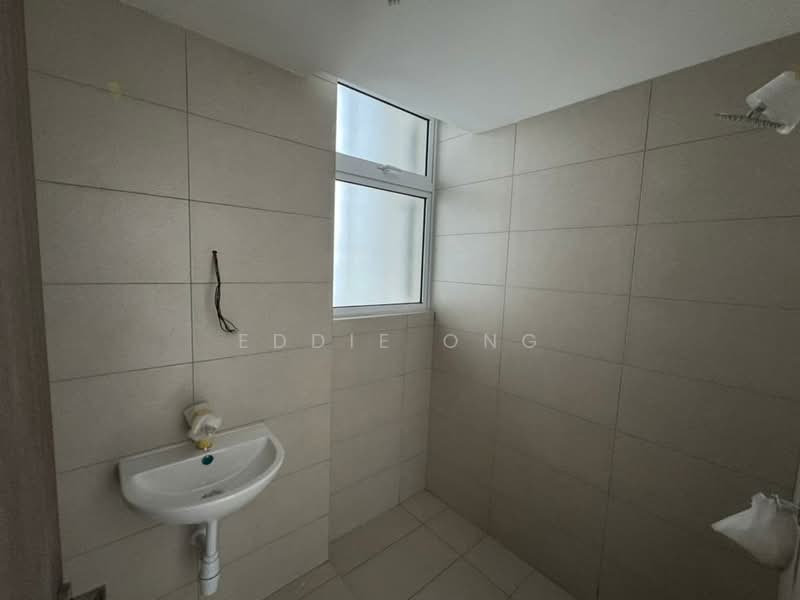 Service Residence for Sale at Vista Tiara (MBW Bay) - Eddie Ong - Bathroom - PropertyGuru.com.my