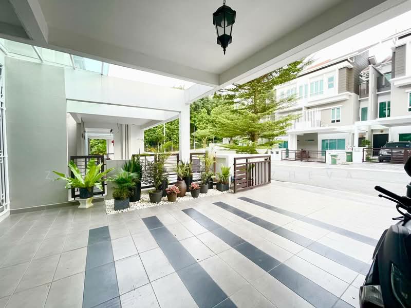 3.5-storey Terraced House for Sale in Bandar Rinching (Semenyih) - Zarema Kulbuzheva - Exterior - PropertyGuru.com.my
