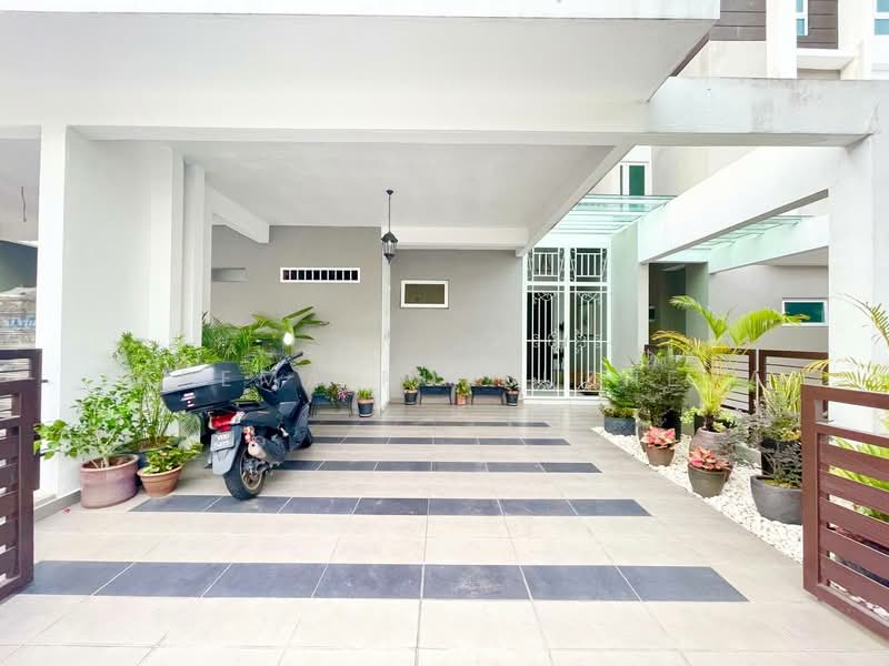 3.5-storey Terraced House for Sale in Bandar Rinching (Semenyih) - Zarema Kulbuzheva - Exterior - PropertyGuru.com.my