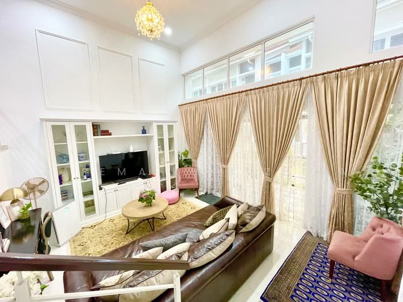 3.5-storey Terraced House for Sale in Bandar Rinching (Semenyih) - Zarema Kulbuzheva - Living Room - PropertyGuru.com.my