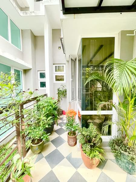 3.5-storey Terraced House for Sale in Bandar Rinching (Semenyih) - Zarema Kulbuzheva - Balcony - PropertyGuru.com.my