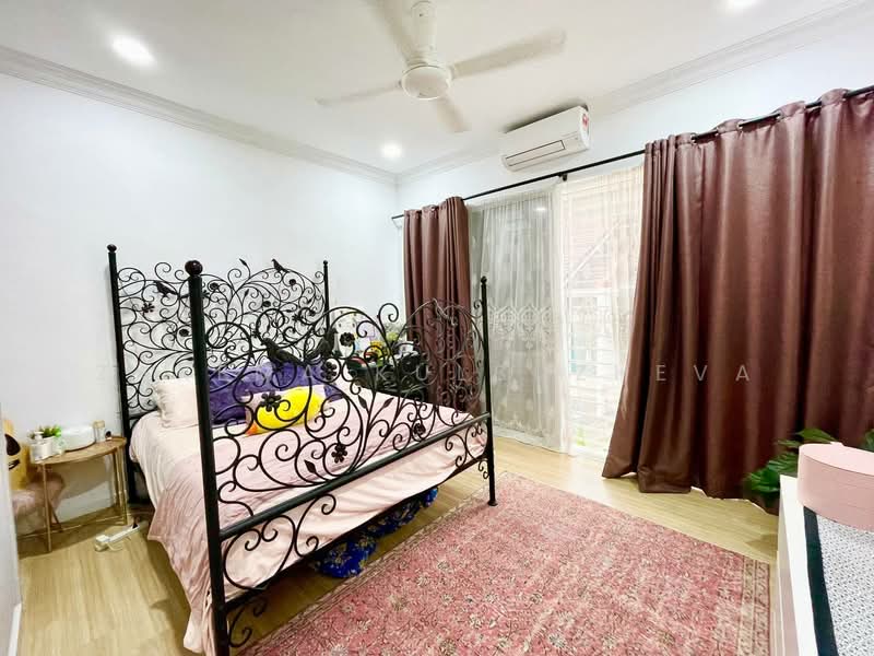 3.5-storey Terraced House for Sale in Bandar Rinching (Semenyih) - Zarema Kulbuzheva - Bedroom - PropertyGuru.com.my
