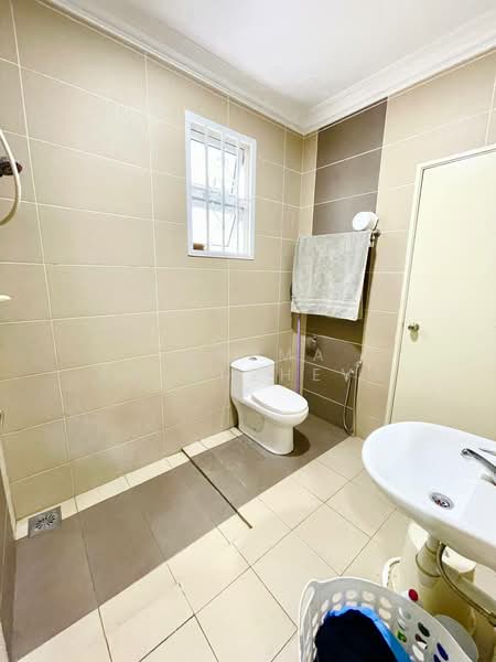 3.5-storey Terraced House for Sale in Bandar Rinching (Semenyih) - Zarema Kulbuzheva - Bathroom - PropertyGuru.com.my