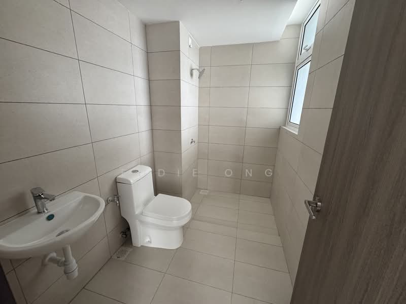 Service Residence for Sale at Vista Tiara (MBW Bay) - Eddie Ong - Bathroom - PropertyGuru.com.my