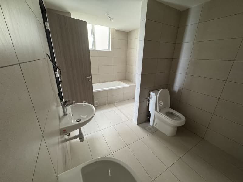 Service Residence for Sale at Vista Tiara (MBW Bay) - Eddie Ong - Bathroom - PropertyGuru.com.my