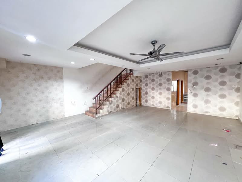 3-storey Terraced House for Sale in Taman Cheras Utama (Cheras) - Zarema Kulbuzheva - Living Room - PropertyGuru.com.my