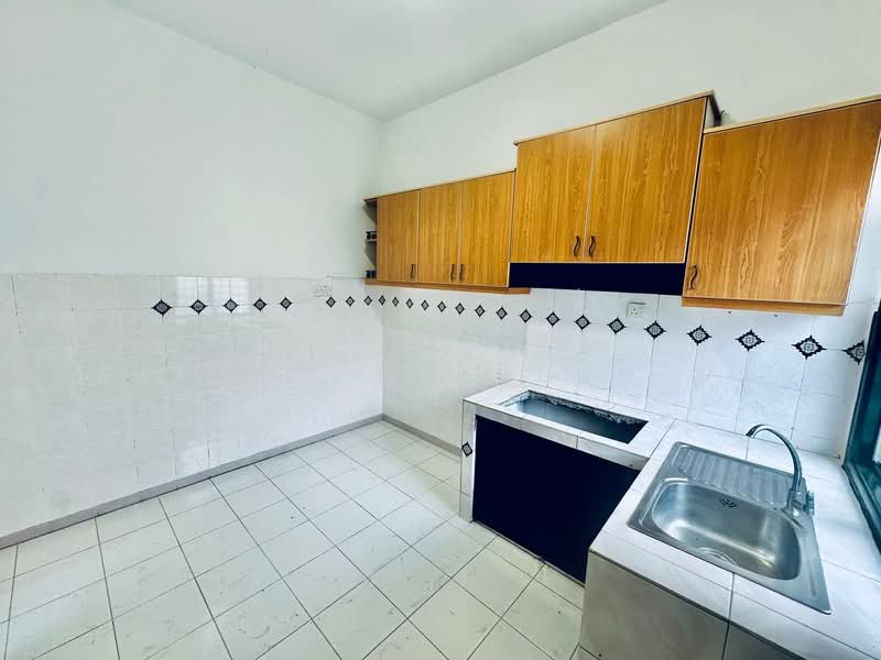 2-storey Terraced House for Sale in Alam Damai (Cheras) - Zarema Kulbuzheva - Kitchen - PropertyGuru.com.my