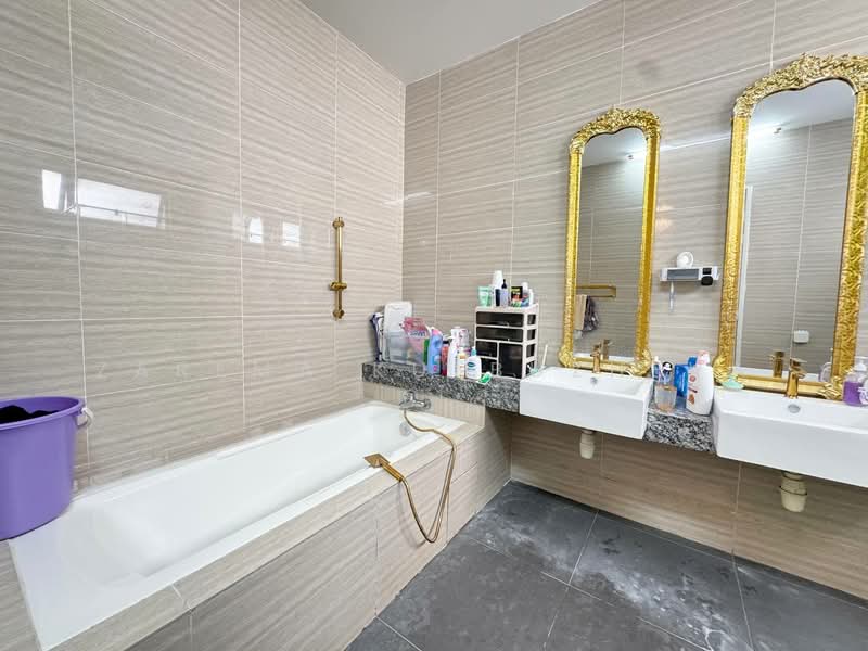 Bungalow for Sale in Kuala Selangor (Selangor) - Zarema Kulbuzheva - Bathroom - PropertyGuru.com.my