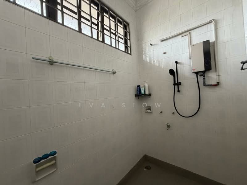 2-storey Terraced House for Sale in Taman Perling (Perling) - Eva Siow - Bathroom - PropertyGuru.com.my