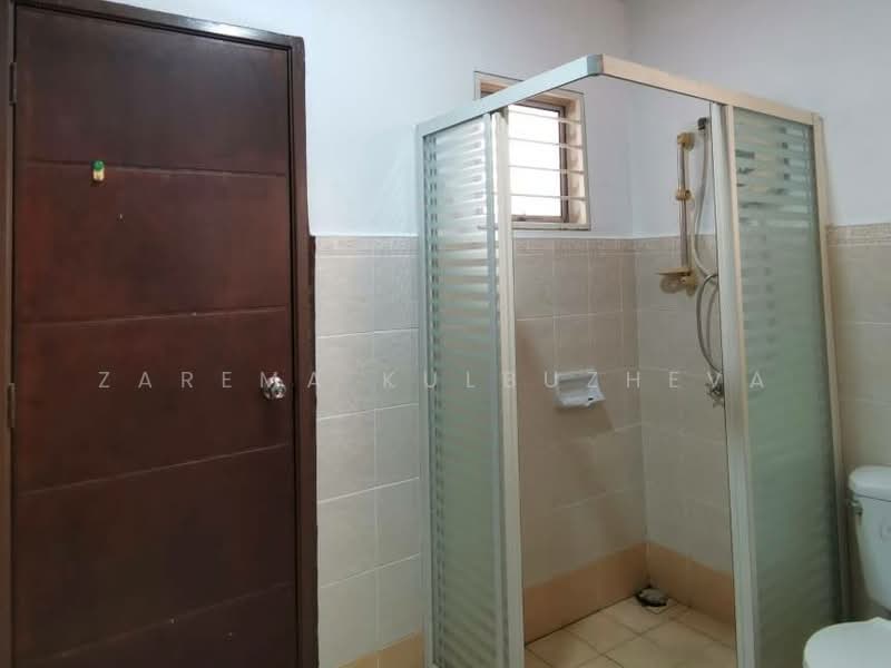 2-storey Terraced House for Sale in Seri Kembangan (Selangor) - Zarema Kulbuzheva - Bathroom - PropertyGuru.com.my