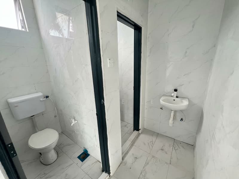 Kilang untuk Disewa di Kota Kemuning (Shah Alam) - Winnie Lee - Bathroom - PropertyGuru.com.my