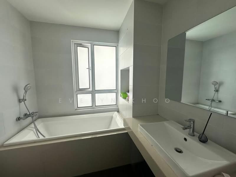 3-storey Terraced House for Rent in Tamansari (Rawang) - Evelyn Khoo - Bathroom - PropertyGuru.com.my