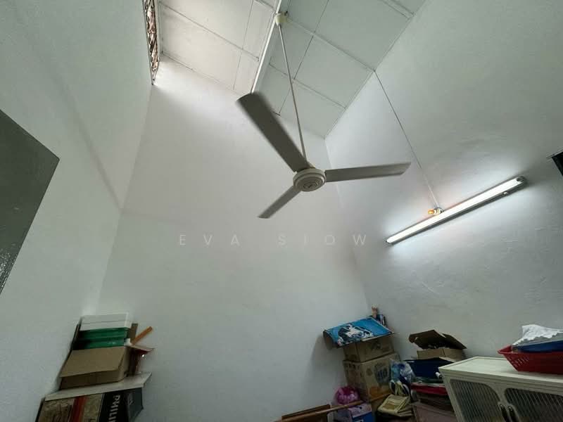 1-storey Terraced House for Sale at Taman Kempas - Eva Siow - Interior - PropertyGuru.com.my