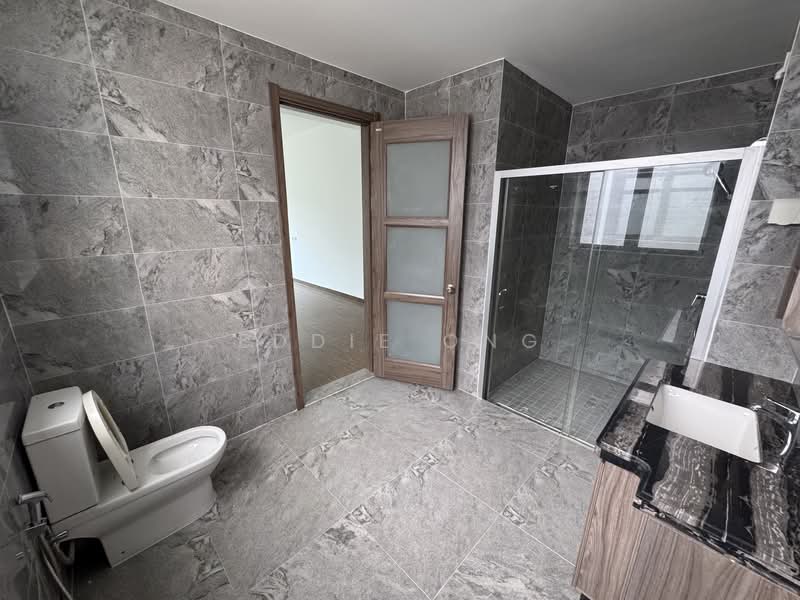 Rumah Berkembar untuk Dijual di Forest City (Gelang Patah) - Eddie Ong - Bathroom - PropertyGuru.com.my