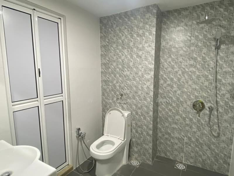 Service Residence for Rent at SkyVille 8 @ Benteng 8 - Khew Zi Xian - Bathroom - PropertyGuru.com.my