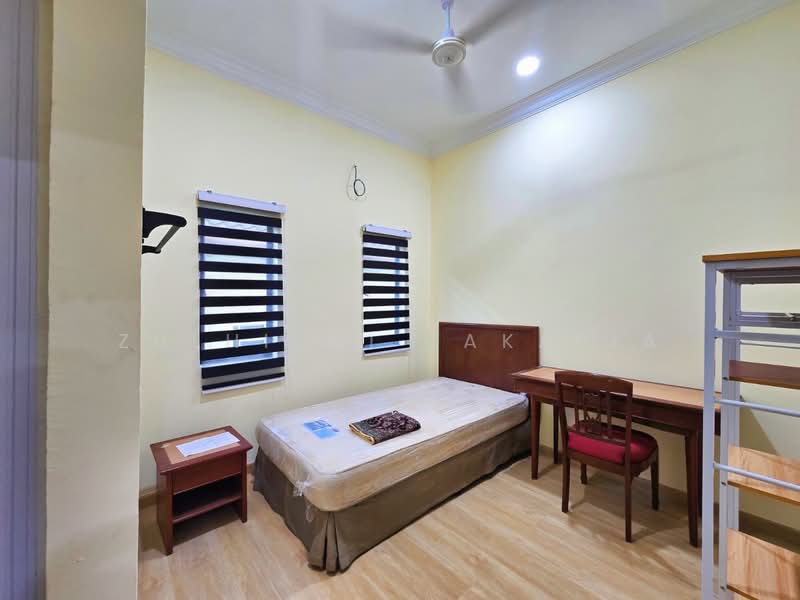 Bungalow for Rent in Shah Alam (Selangor) - Zulhilmi Zakaria - Bedroom - PropertyGuru.com.my