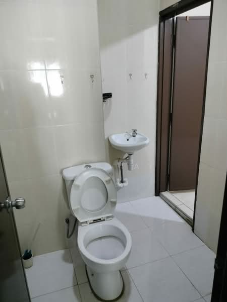 Service Residence for Sale at Sun City (Plaza Mentari) - Jas Tay - Bathroom - PropertyGuru.com.my