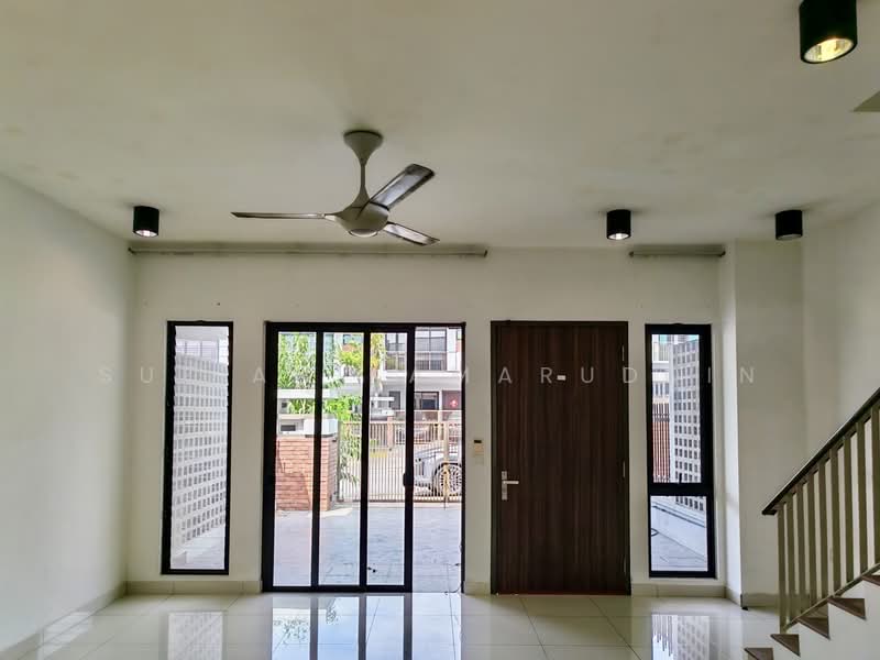 City of Elmina : Elmina Valley Phase 3 untuk Untuk Disewa - RM 2,500 /bulan, Feb 2026 - Living Room - PropertyGuru.com.my