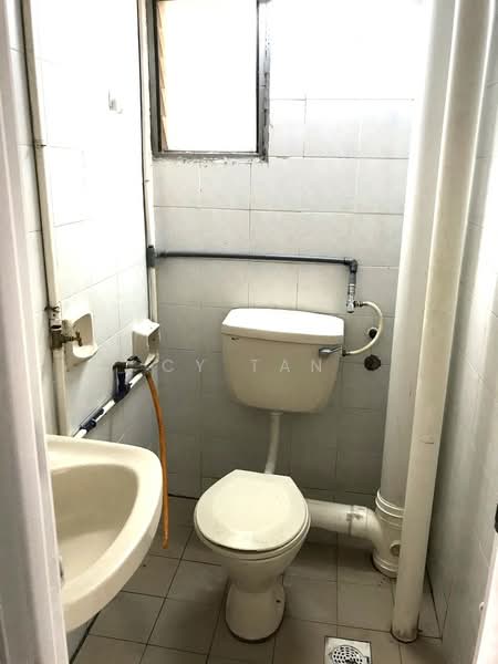 Taman Desa Relau 2 untuk Untuk Disewa - RM 1,000 /bulan, Feb 2026 - Bathroom - PropertyGuru.com.my