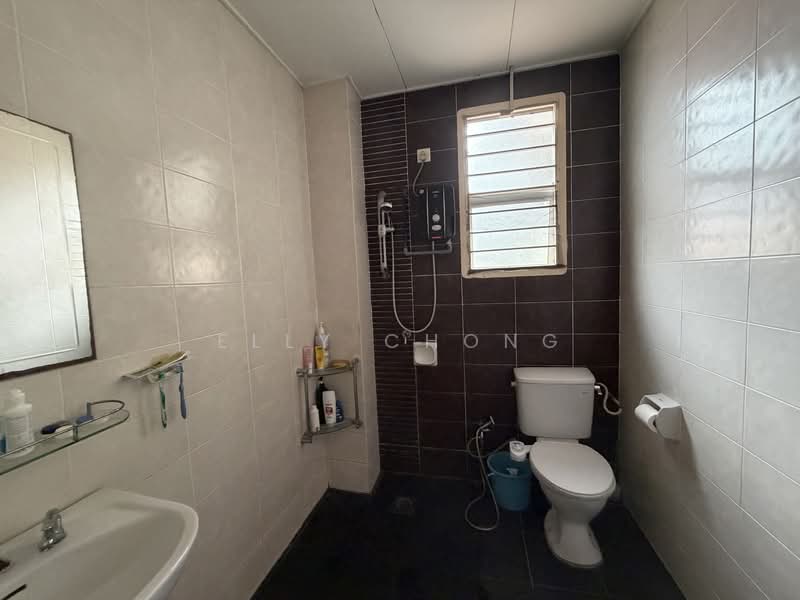 2.5-storey Terraced House for Sale in Pekan Batu 9 (Cheras) - Elly Chong - Bathroom - PropertyGuru.com.my