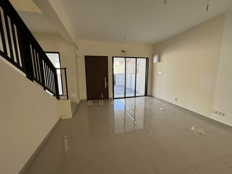 Rumah Teres 2 Tingkat untuk Dijual di Seksyen 7 (Shah Alam) - Kent Lee Jing Guang - Living Room - PropertyGuru.com.my