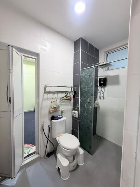 2-storey Terraced House for Sale in Pulai (Johor) - Abd Hakeem Abd Jalil - Bathroom - PropertyGuru.com.my