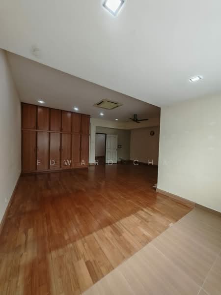 Bukit Jelutong untuk Untuk Dijual - RM 880,000, Apr 2026 - Living Room - PropertyGuru.com.my