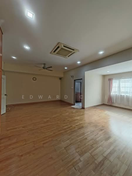 Bukit Jelutong untuk Untuk Dijual - RM 880,000, Apr 2026 - Living Room - PropertyGuru.com.my