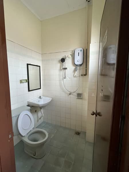 Usj 9 untuk Untuk Disewa - RM 2,800 /bulan, Feb 2026 - Bathroom - PropertyGuru.com.my