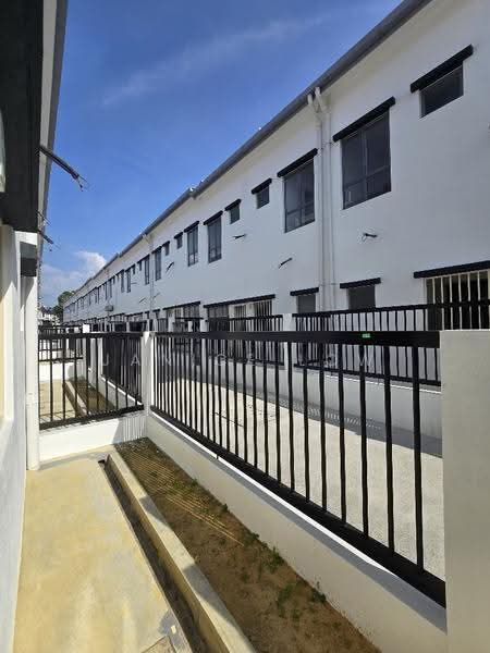 2-storey Terraced House for Sale in Setia Alam (Selangor) - Janice Low - Yard - PropertyGuru.com.my