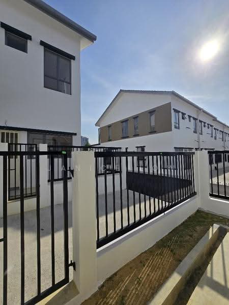 2-storey Terraced House for Sale in Setia Alam (Selangor) - Janice Low - Yard - PropertyGuru.com.my
