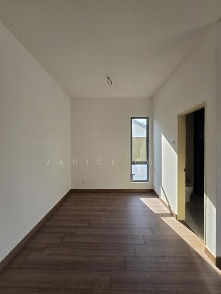 2-storey Terraced House for Sale in Setia Alam (Selangor) - Janice Low - Wardrobe area - PropertyGuru.com.my