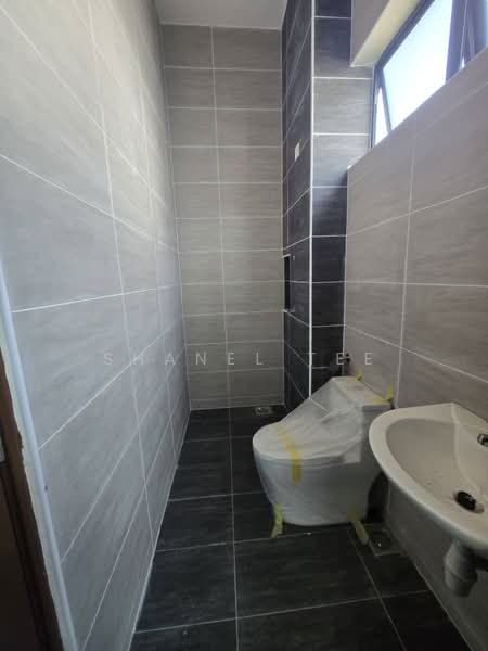 Taman Kluang untuk Untuk Dijual - RM 788,888, Feb 2026 - Bathroom - PropertyGuru.com.my