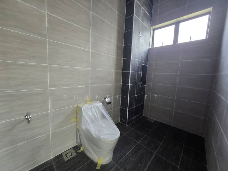 Taman Kluang untuk Untuk Dijual - RM 788,888, Feb 2026 - Bathroom - PropertyGuru.com.my