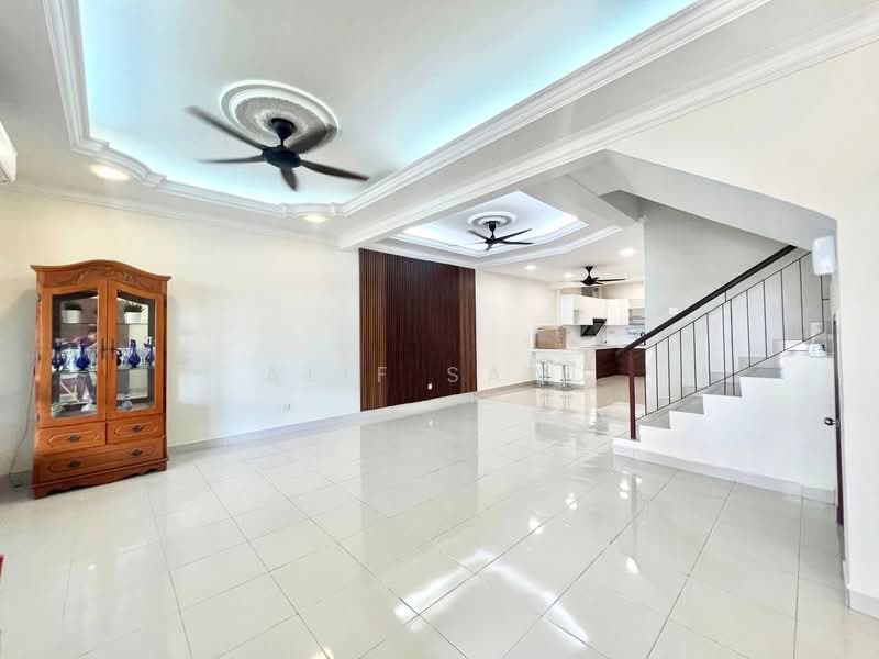 2-storey Terraced House for Sale in Taman Pelangi Semenyih (Semenyih) - Alif Saad - Living Room - PropertyGuru.com.my