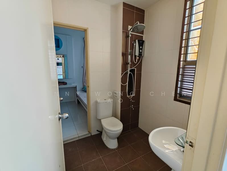 Semi-Detached House for Sale in Setia Tropika (Johor Bahru) - Kenny Wong Chen Yao - Bathroom - PropertyGuru.com.my