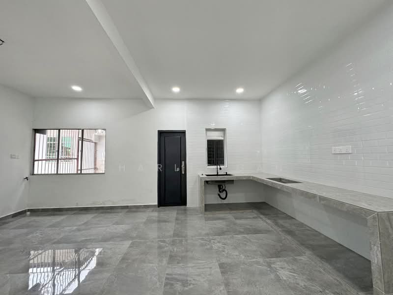 Taman Klang Utama untuk Untuk Dijual - RM 650,000, Feb 2026 - Kitchen - PropertyGuru.com.my