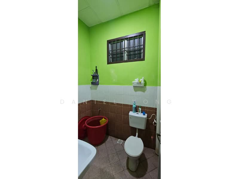 2-storey Terraced House for Sale in Taman Pulai Utama (Skudai) - Daniel Yong - Bathroom - PropertyGuru.com.my