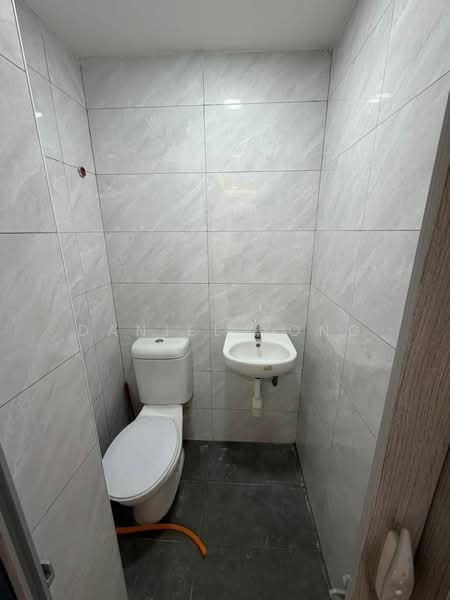 Townhouse for Sale in Taman Tampoi Indah (Tampoi) - Daniel Yong - Bathroom - PropertyGuru.com.my