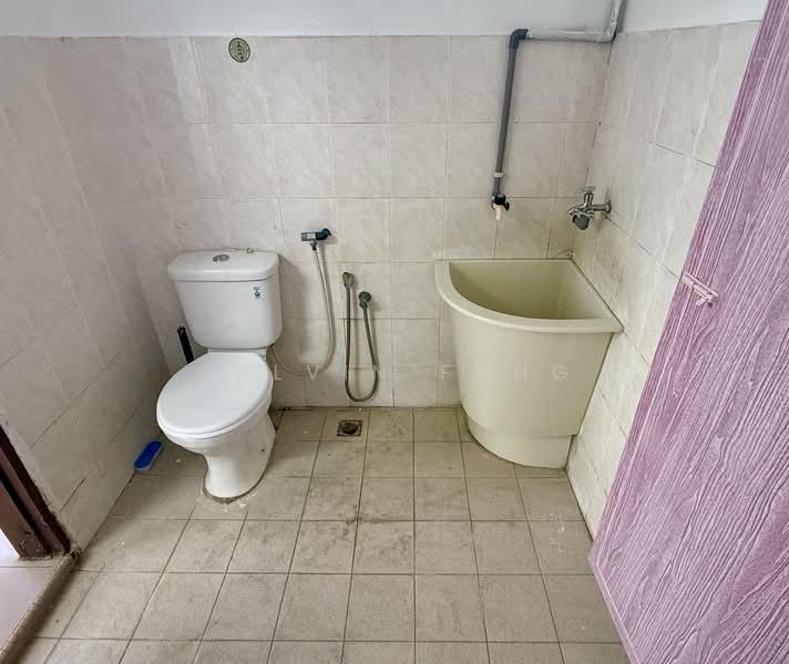 Master bedroom attached bathroom 