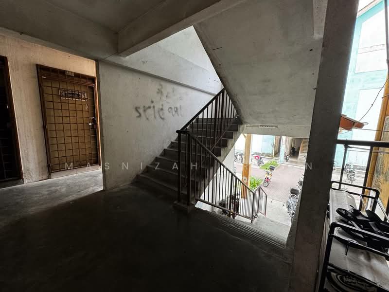 Apartment for Sale at Enggang Apartment - Masnizah Arifin - Corridor - PropertyGuru.com.my