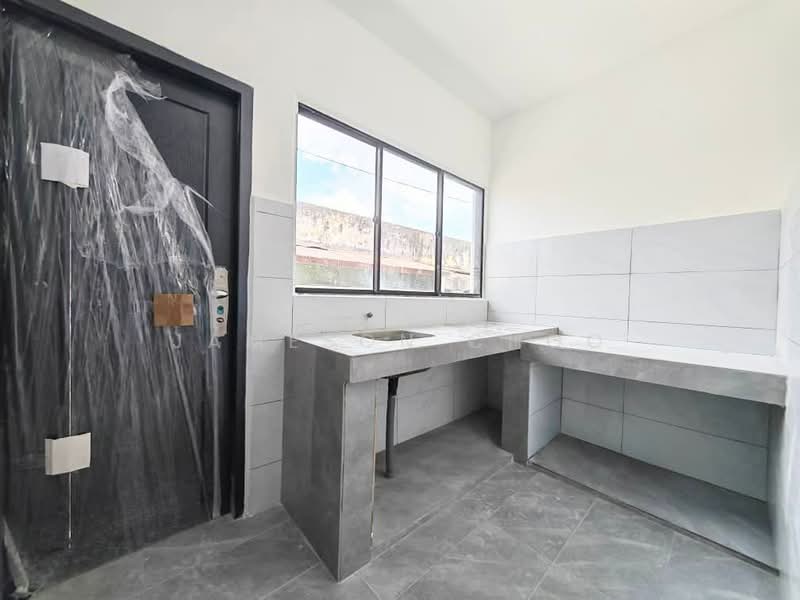 1-storey Terraced House for Sale in Taman Ungku Tun Aminah (Skudai) - Jameson Choo - Kitchen - PropertyGuru.com.my