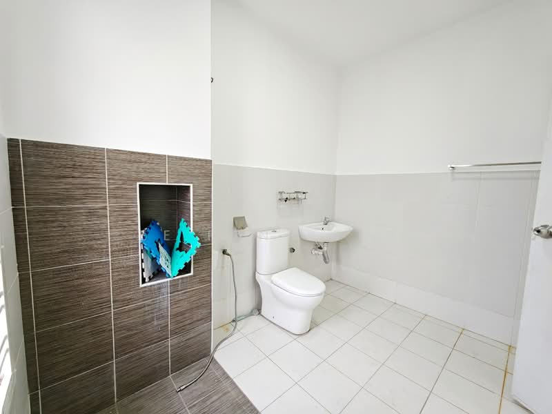 2-storey Terraced House for Sale in Setia Tropika (Johor Bahru) - Ee Fong Toh - Bathroom - PropertyGuru.com.my