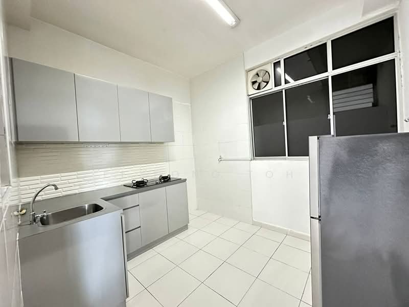 Service Residence for Sale at Sky Gardens Residences - Ee Fong Toh - Kitchen - PropertyGuru.com.my