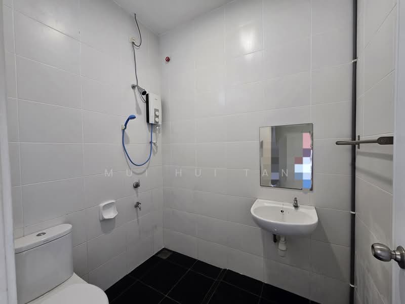 Cluster House for Sale in Setia Tropika (Johor Bahru) - Mui Hui Tan - Bathroom - PropertyGuru.com.my