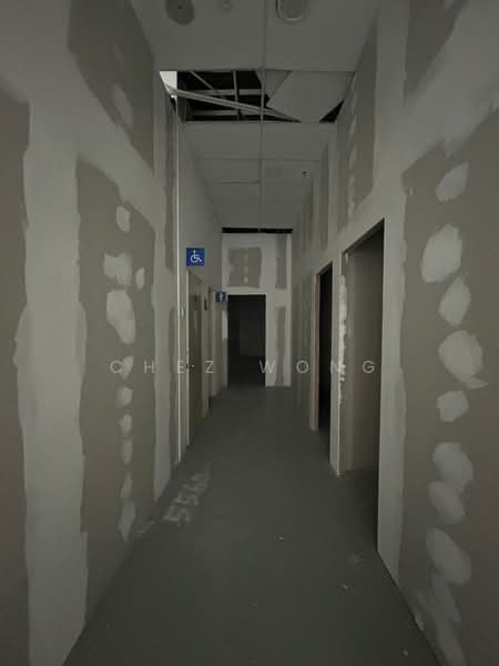 Shop for Rent in Subang Light Industrial Park (Subang Jaya) - Chez Wong - Corridor - PropertyGuru.com.my