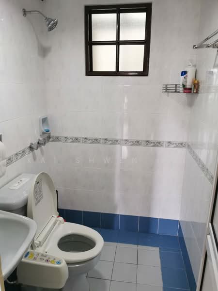 Pangsapuri untuk Dijual di Mawar Apartment - Kai Shwen Lai - Bathroom - PropertyGuru.com.my