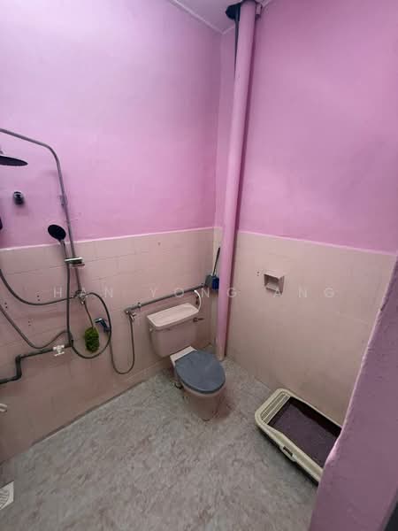Taman Bukit Kempas untuk Untuk Dijual - RM 650,000, Mac 2026 - Bathroom - PropertyGuru.com.my