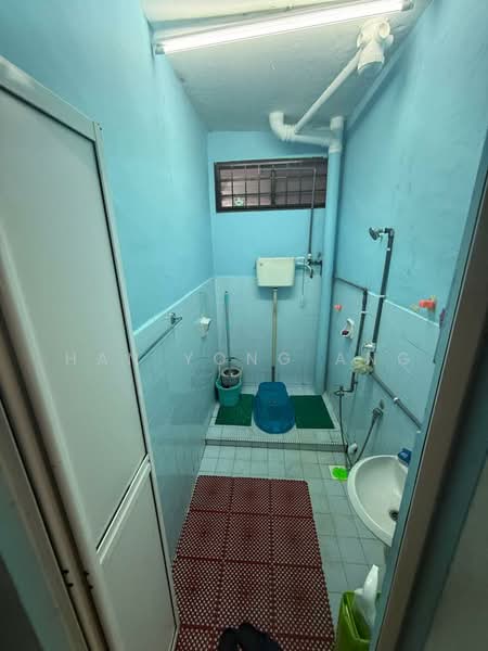 Taman Bukit Kempas untuk Untuk Dijual - RM 650,000, Mac 2026 - Bathroom - PropertyGuru.com.my